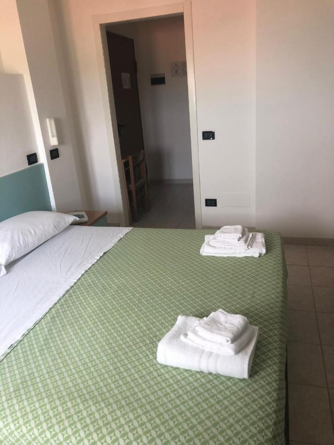 Hotel Atlantic Σενιγκάλια Εξωτερικό φωτογραφία