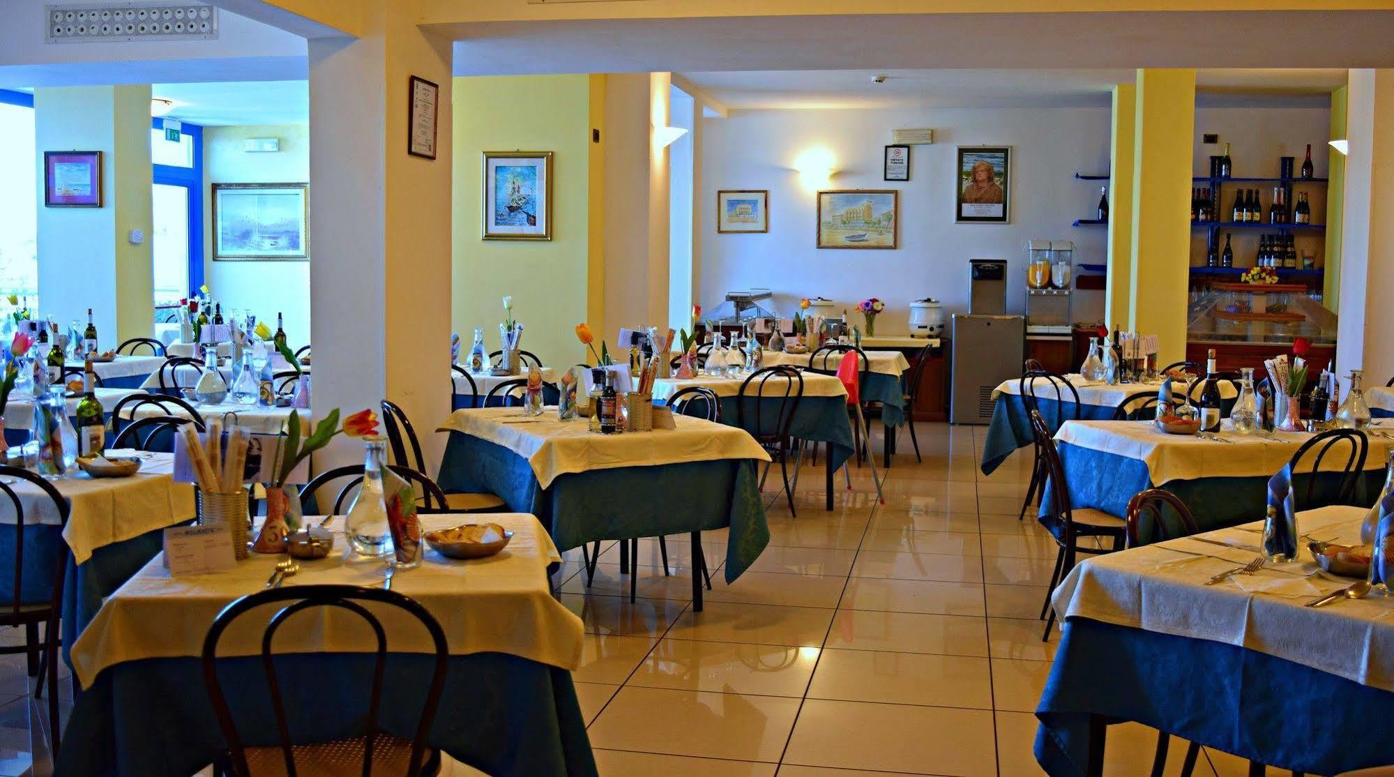Hotel Atlantic Σενιγκάλια Εξωτερικό φωτογραφία