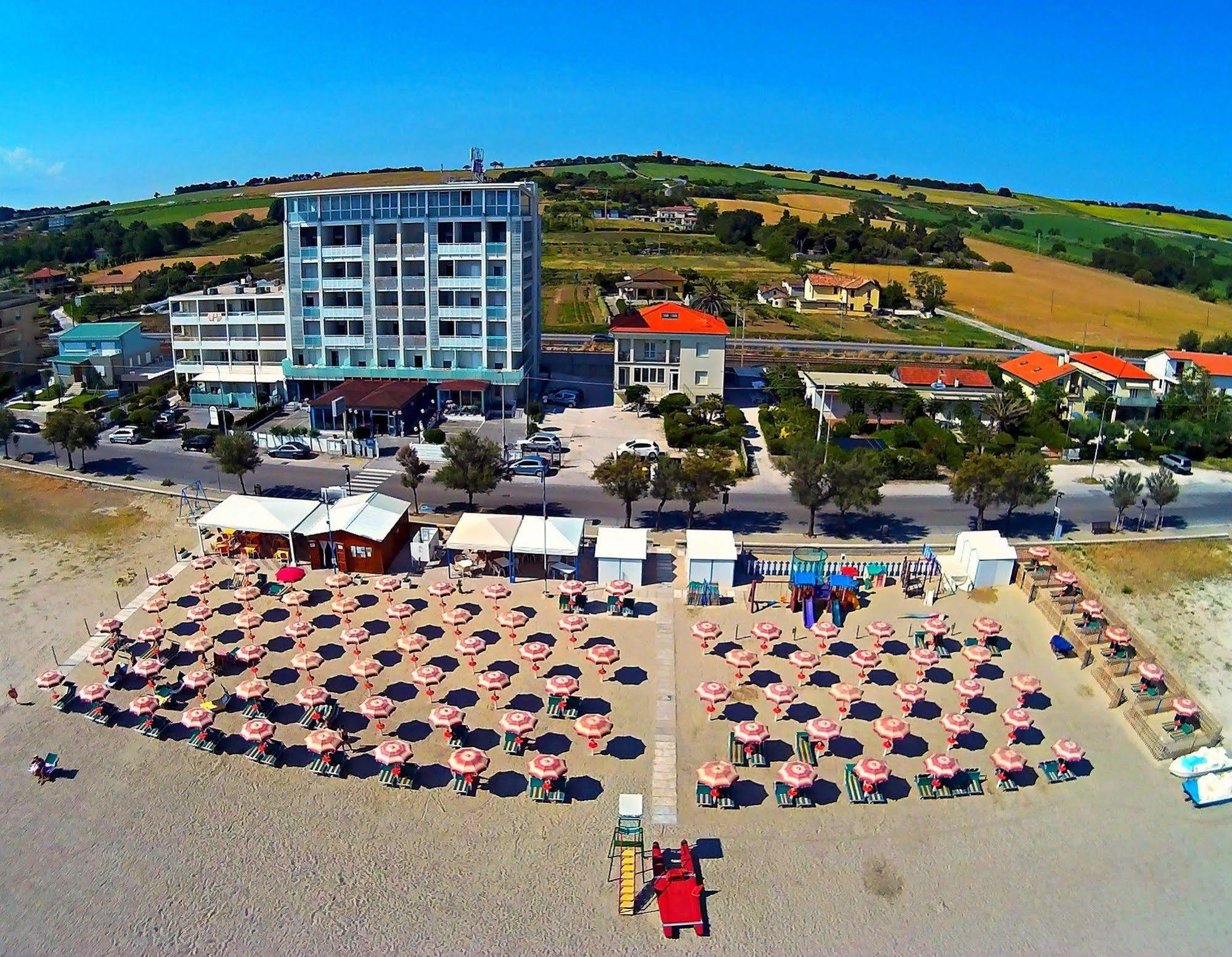 Hotel Atlantic Σενιγκάλια Εξωτερικό φωτογραφία