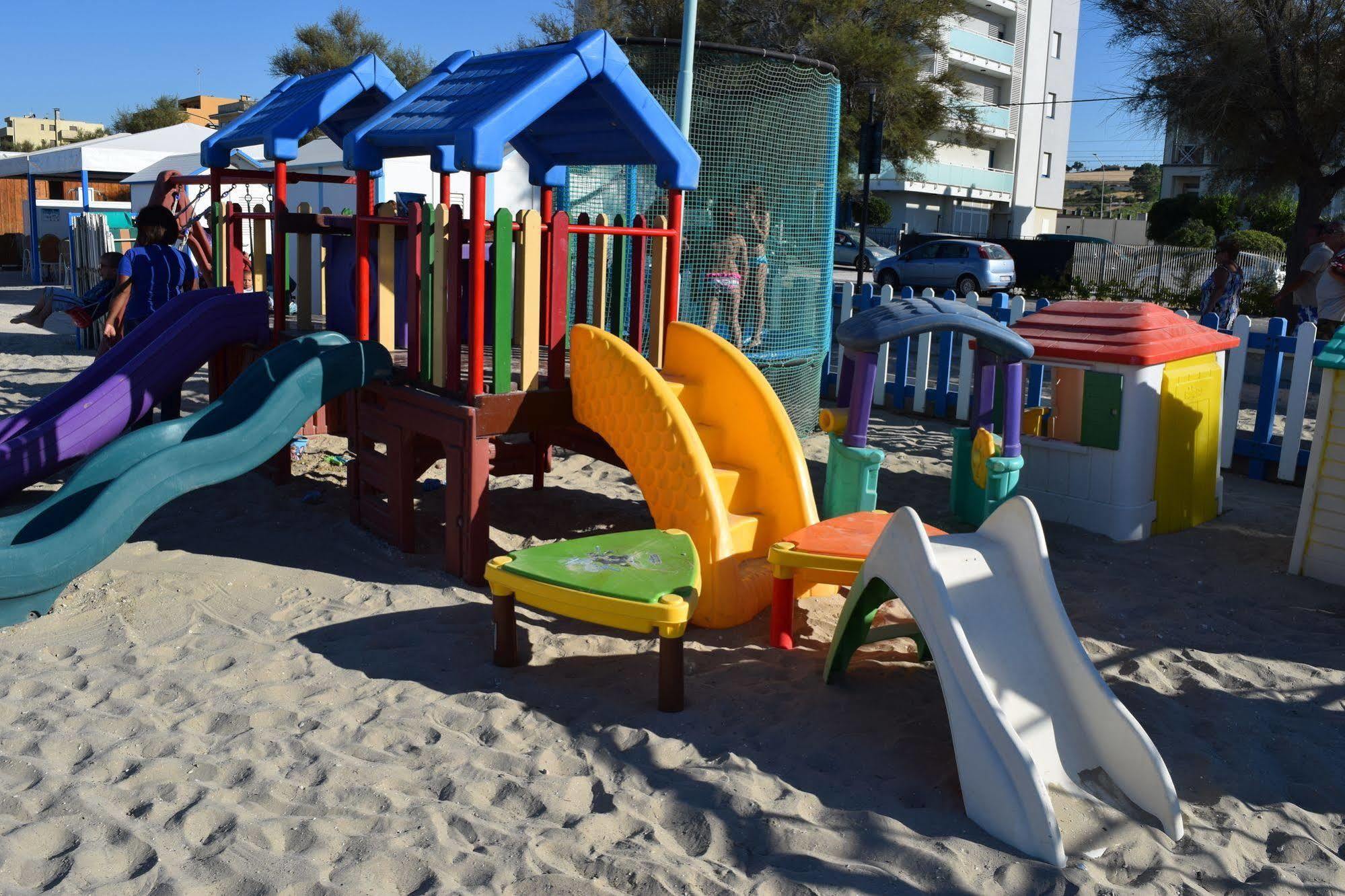 Hotel Atlantic Σενιγκάλια Εξωτερικό φωτογραφία