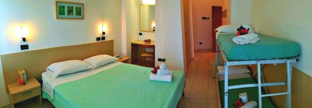 Hotel Atlantic Σενιγκάλια Εξωτερικό φωτογραφία