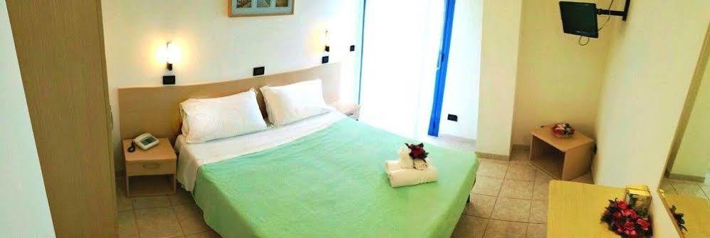 Hotel Atlantic Σενιγκάλια Εξωτερικό φωτογραφία